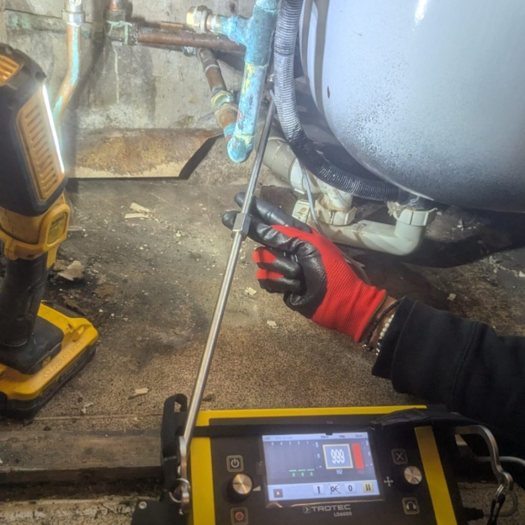 Gas tracing, leak found behind the bath